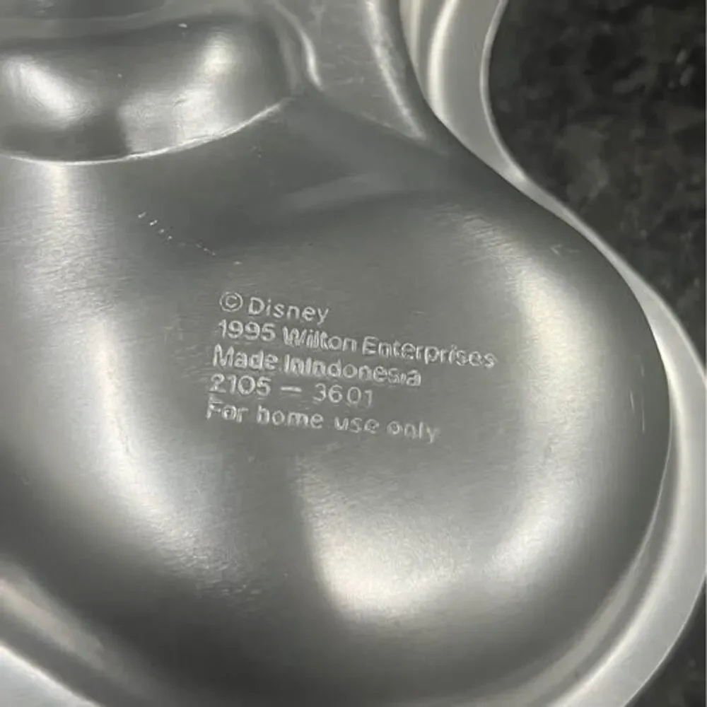 VINTAGE 1995 Mickey Mouse Cake Mold-Never Used